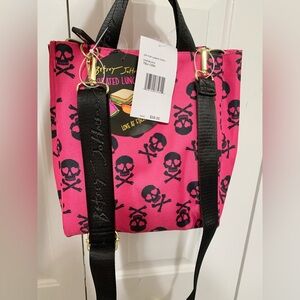 Betsey Johnson Skull Crossbones Insulated Crossbody Lunch Bag - NEW